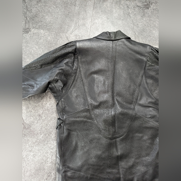 Vintage 80s soft black leather jacket with shoulder pads and leopard det… - Picture 6 of 14